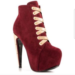 Sexy bootiesPrivilege surrender